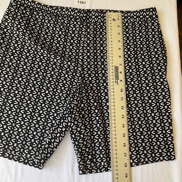 Mario Serrani Italy Women’s Fancy Shorts size 16, Patern Black White - Picture 4 of 10